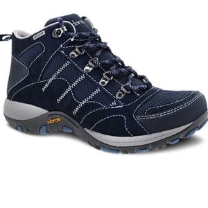 Women’s Dansko Paxton vibram hiking boot size 39 (8.5) excellent condition
